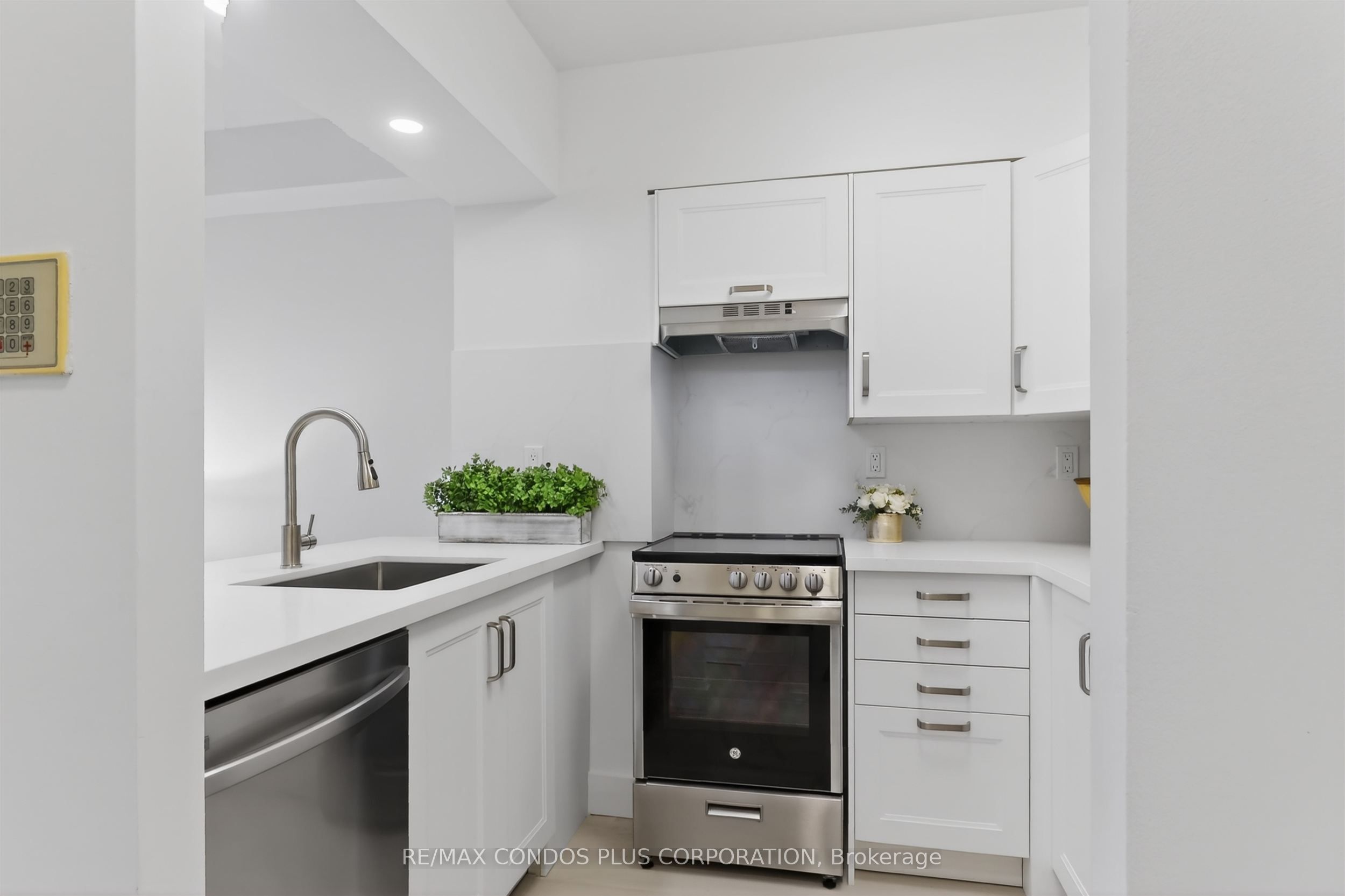 Additional image 5 of 1601-736 Bay Street, Toronto, ON, M5G 2M4