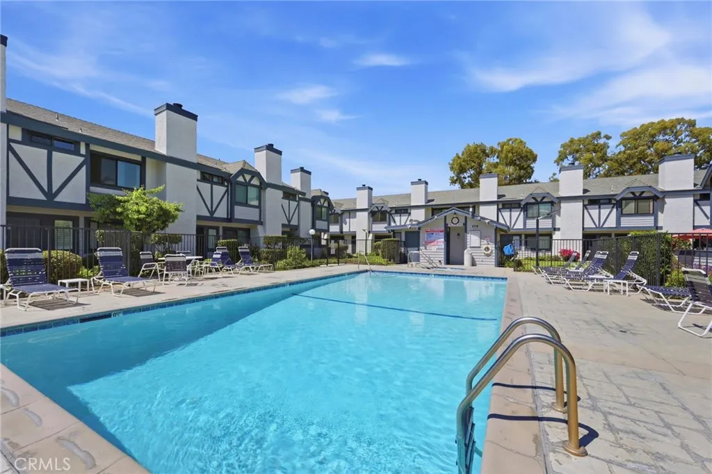 19231 Sherman Way Unit 1, Reseda, CA 91335
