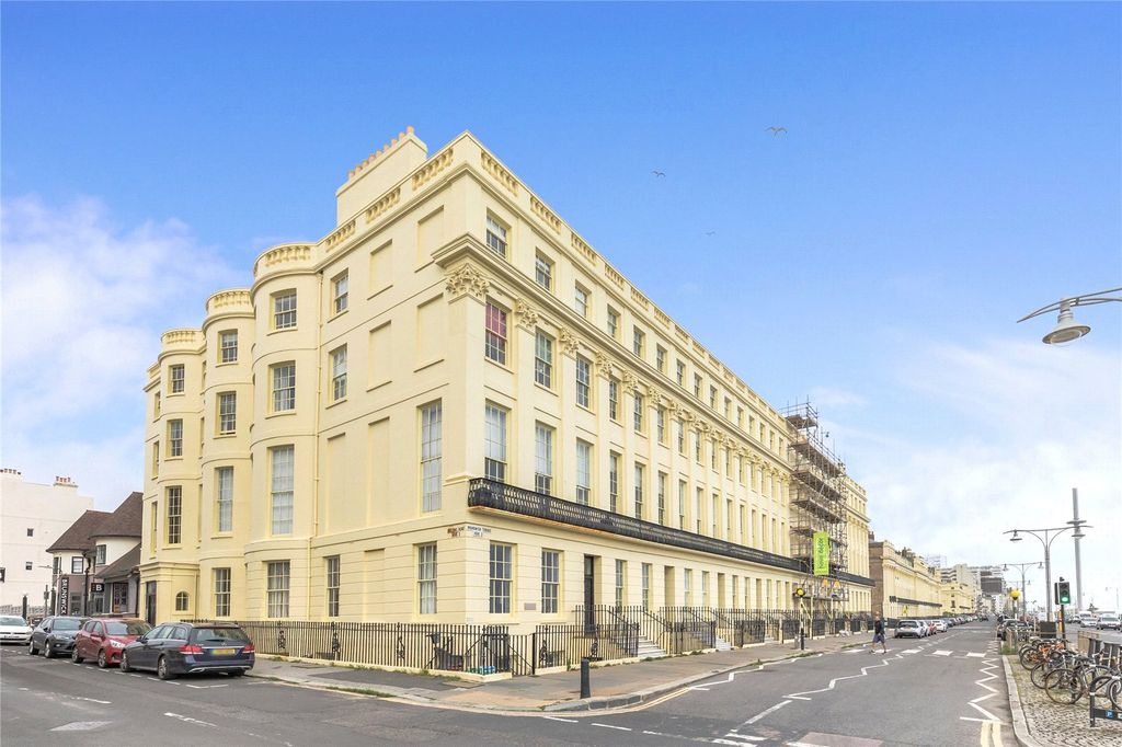 2 bed flat for saleBrunswick Terrace, Hove, East Sussex BN3