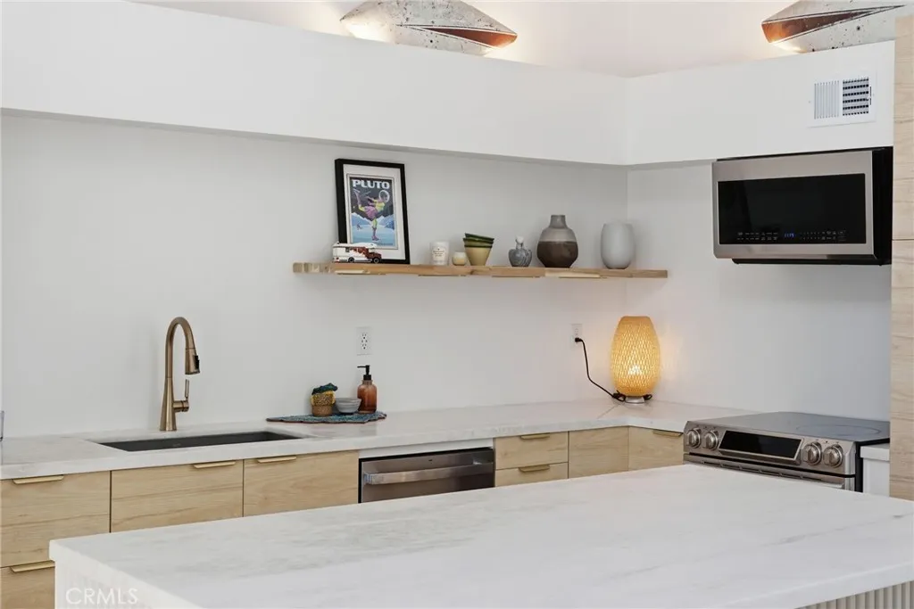 Additional image 7 of 805 Grayling Bay Unit 46, Costa Mesa, CA 92626