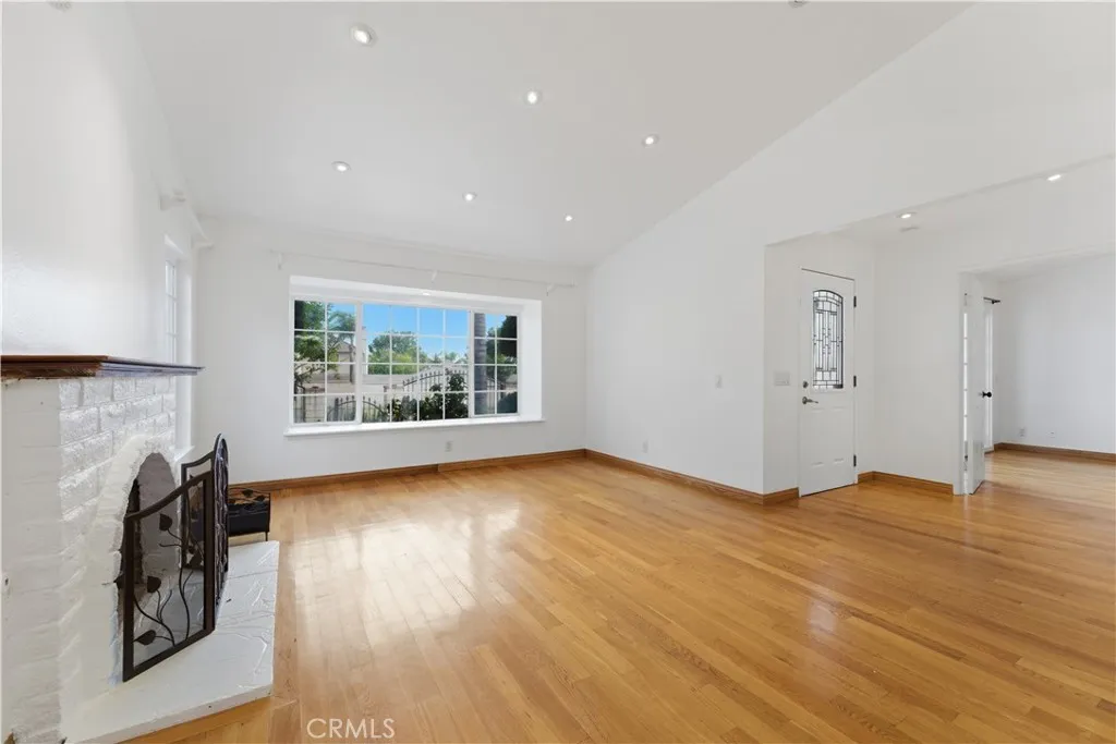 Additional image 11 of 15863 foothill Blvd, Rancho Cascades, CA 91342