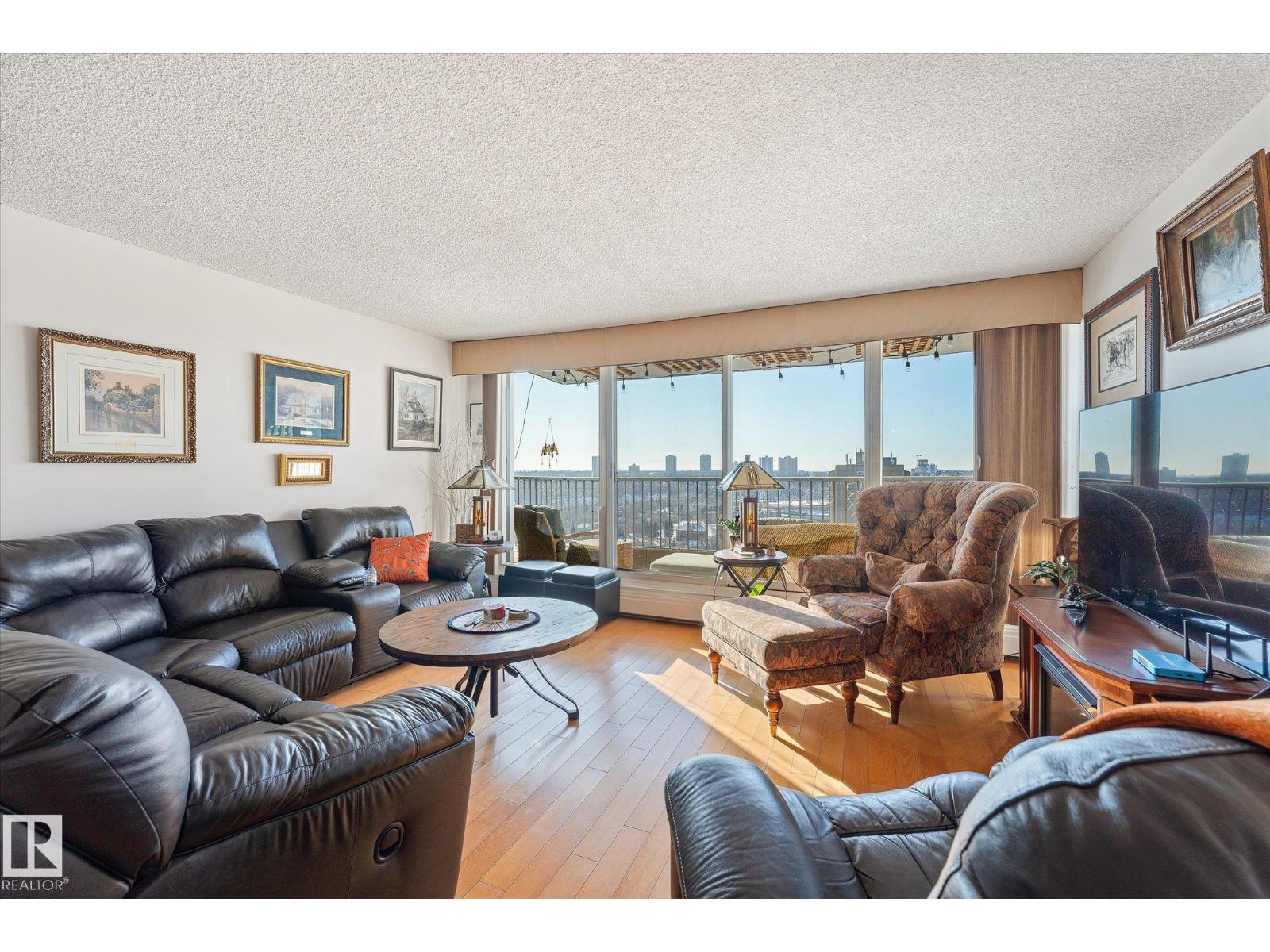 1002-9923 103 Street NW, Edmonton, AB, T5K2J3