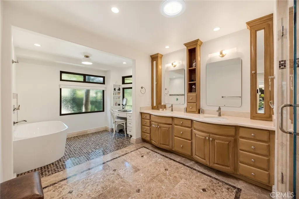 Additional image 66 of 3854 Hampstead Rd, La Canada Flintridge, CA 91011