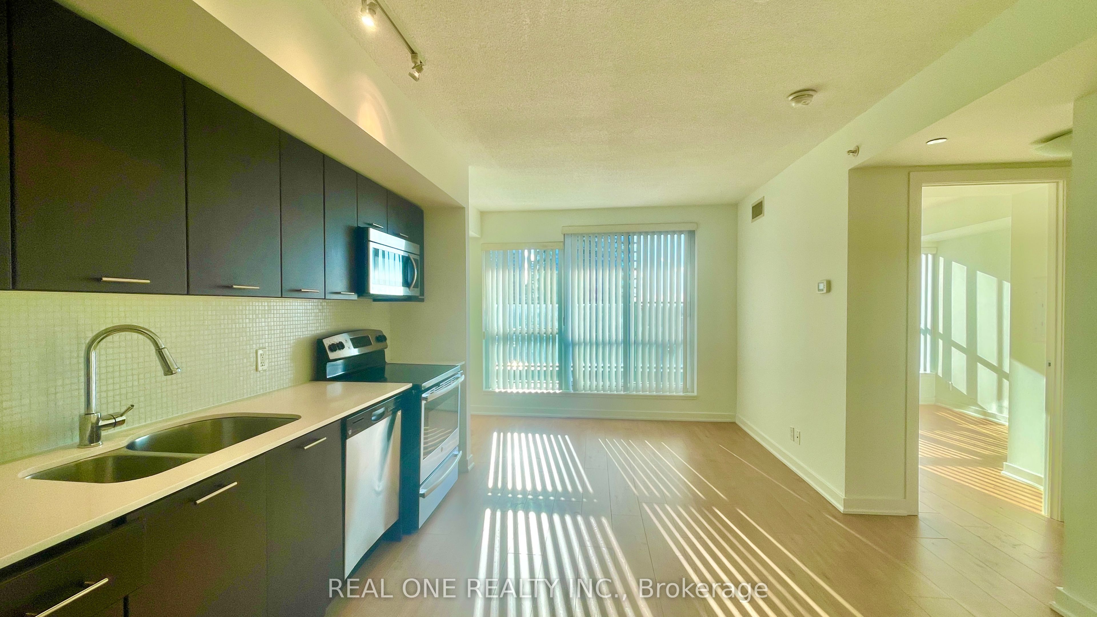 Additional image 6 of 809-2220 Lake Shore Boulevard W, Toronto, ON, M8V 1A4