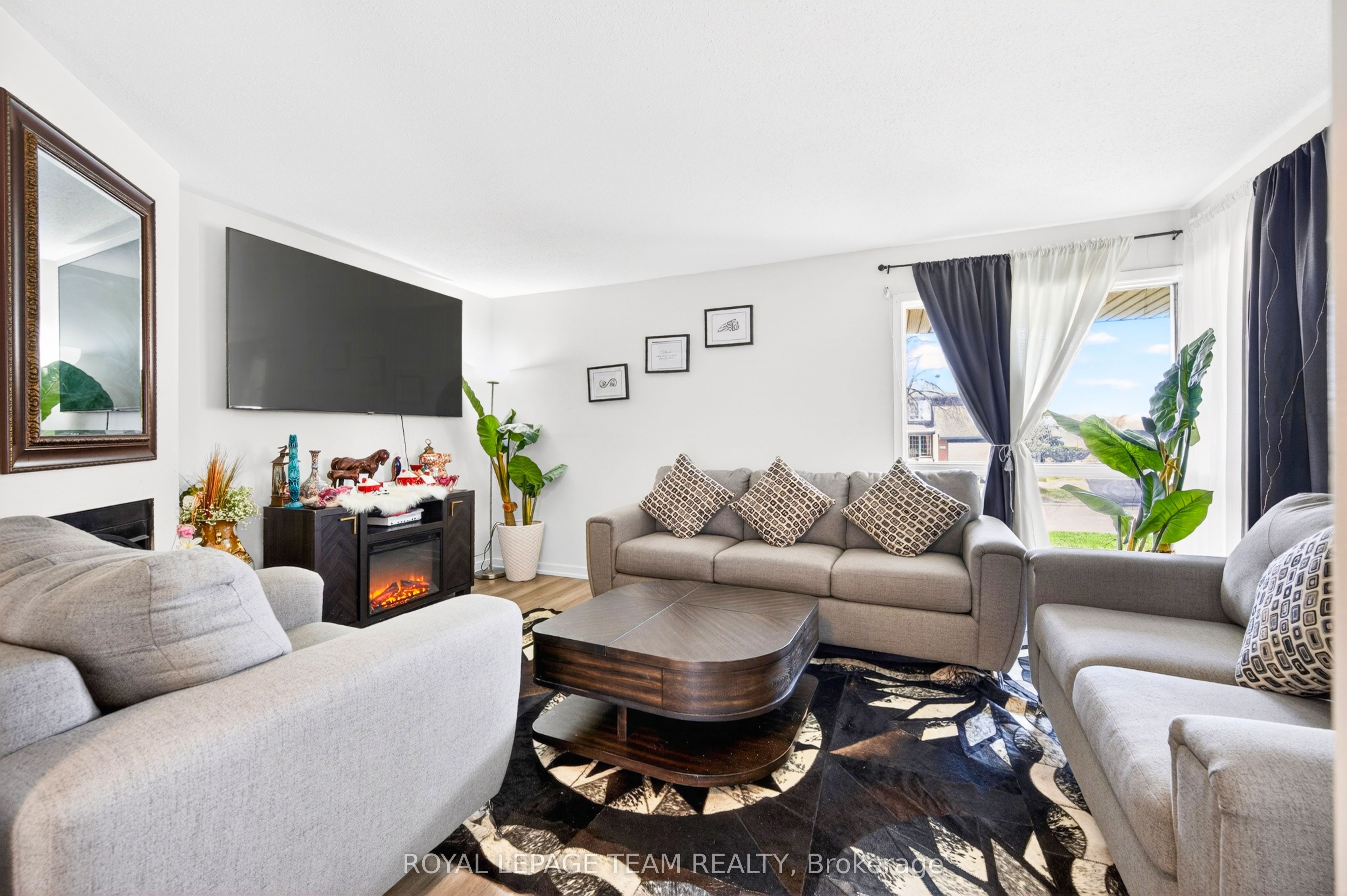 Additional image 3 of 1631 Saxony Crescent, Ottawa, ON, K1B 5K8