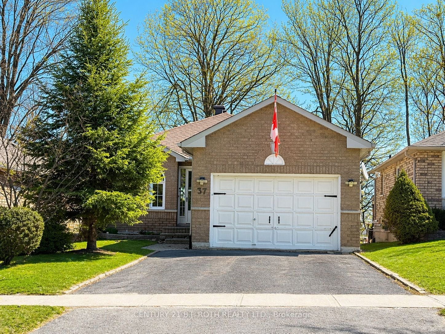 37 Nicholson Drive, Barrie, ON, L4N 8L7