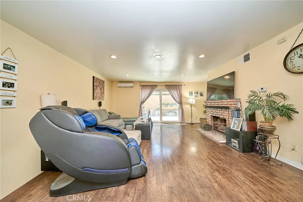 Additional image 4 of 20951 Gault St, Canoga Park, CA 91303