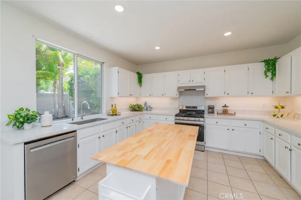 Additional image 15 of 25 Washington, Irvine, CA 92606