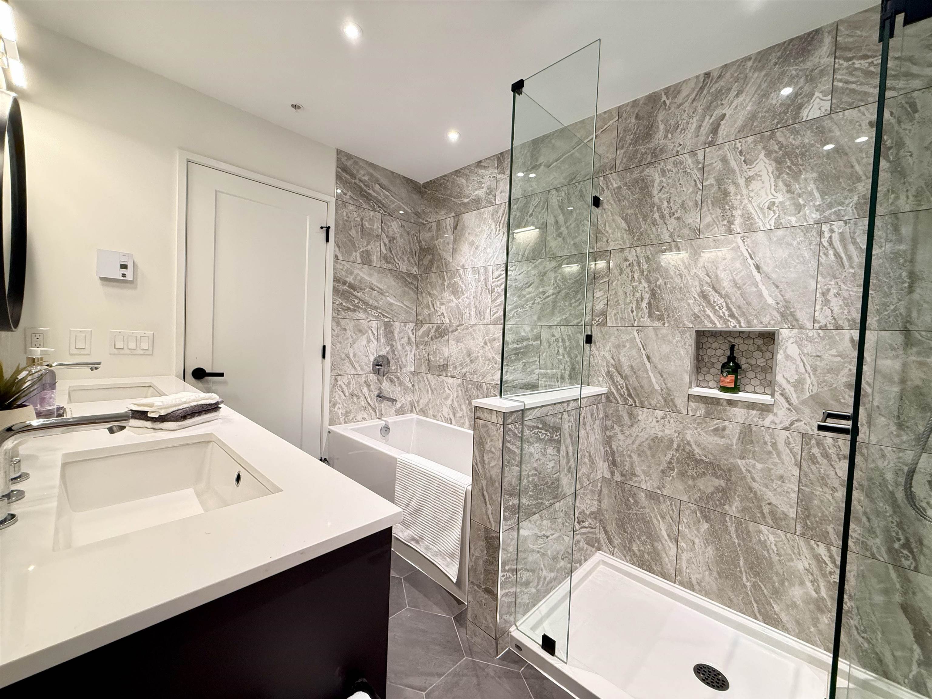 Additional image 6 of 702-606 Foster Avenue, Coquitlam, BC, V6J 0L5
