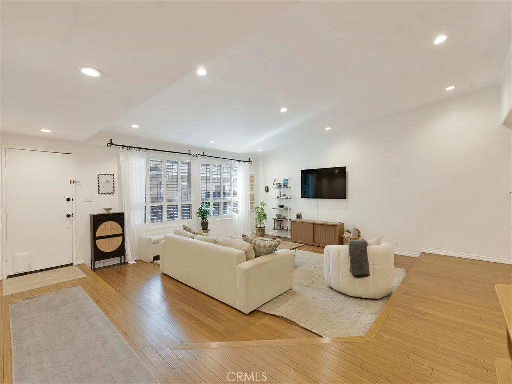 Additional image 7 of 12803 Bloomfield St Unit 2, Studio City, CA 91604