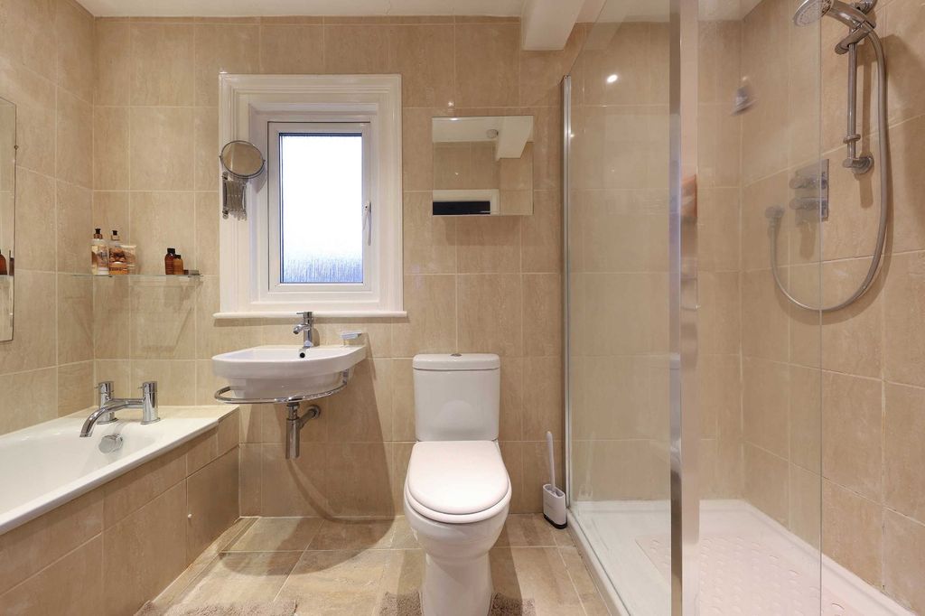 Additional image 10 of 4 bed country house for saleColeshill Lane, Winchmore Hill, Amersham, Buckinghamshire HP7