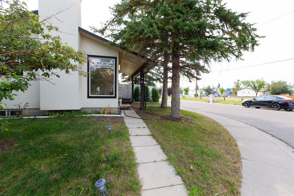 Additional image 4 of 95 Castleridge Close NE, Calgary, AB, T3J1Y9