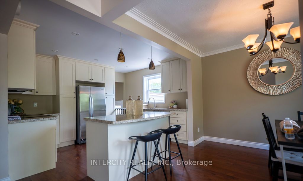 631 Trudale Court, Oakville, ON, L6L 4H2 photo 2