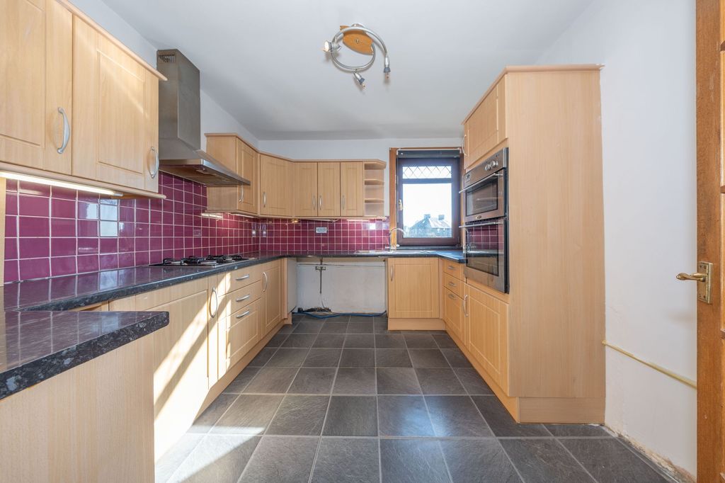 3 bed flat for saleParkhead Crescent, West Calder EH55 photo 3