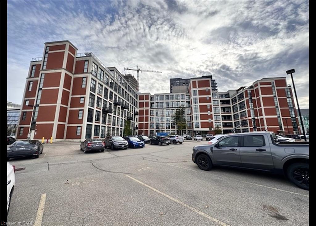 213-410 King Street W, Kitchener, ON, N2G 1C3
