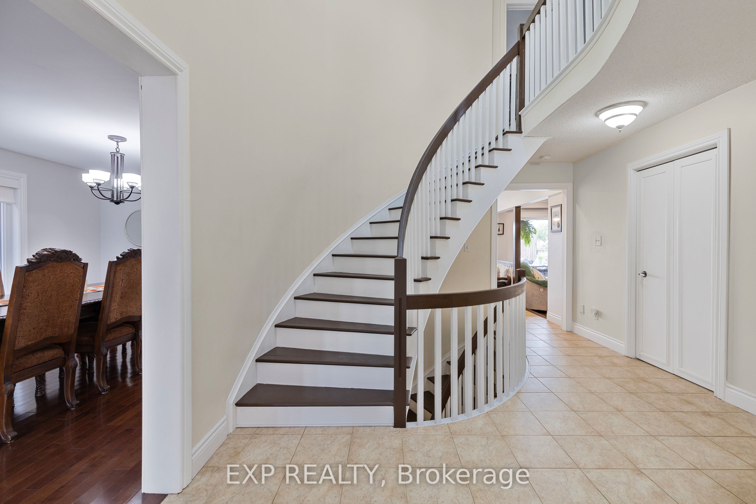 10 Vega Crescent, Hamilton, ON, L8E 4S7 photo 3