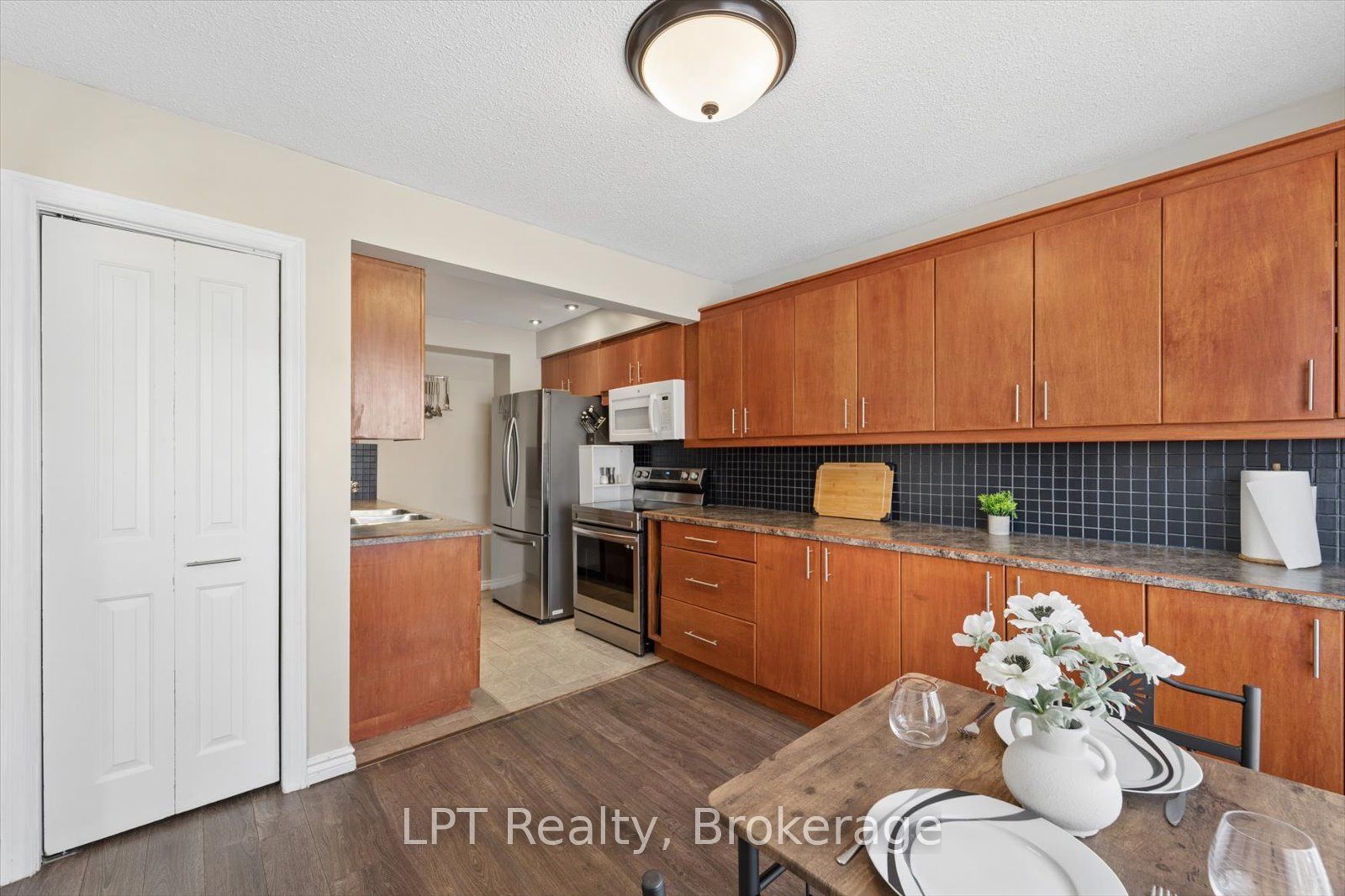 Additional image 3 of 209 Northminster Court, Oshawa, ON, L1G 7M6