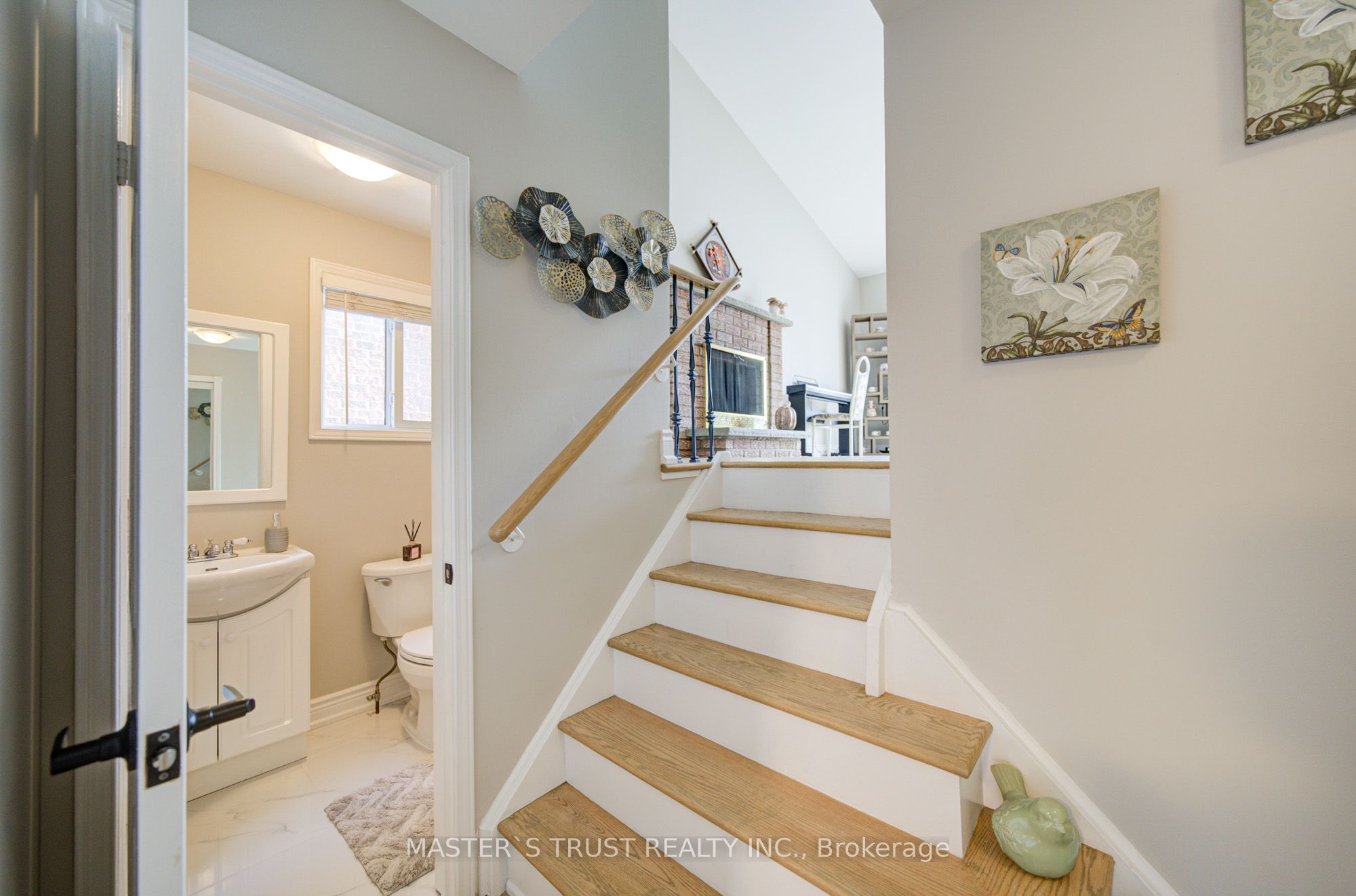 Additional image 3 of 1017 Lucerne Crescent, Mississauga, ON, L5C 3X6
