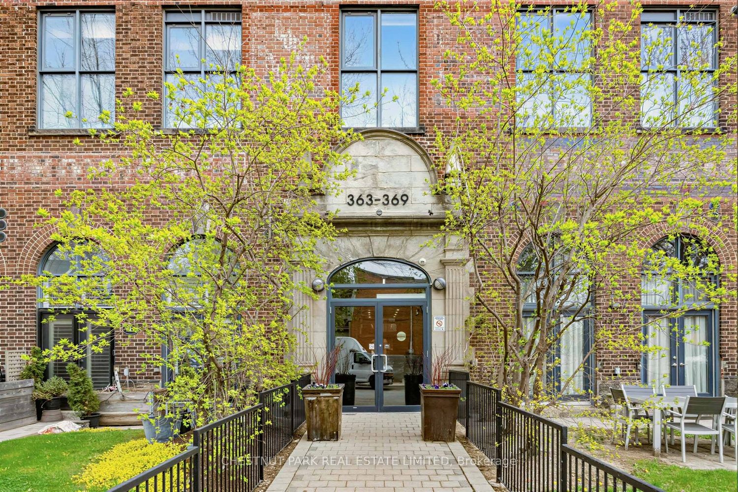 301-363 Sorauren Avenue, Toronto, ON, M6R 3C1