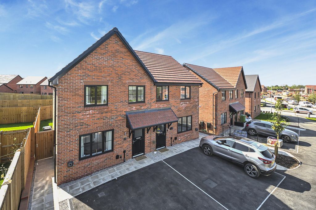 3 bed property for saleCockersand Drive, Westhoughton, Bolton BL5