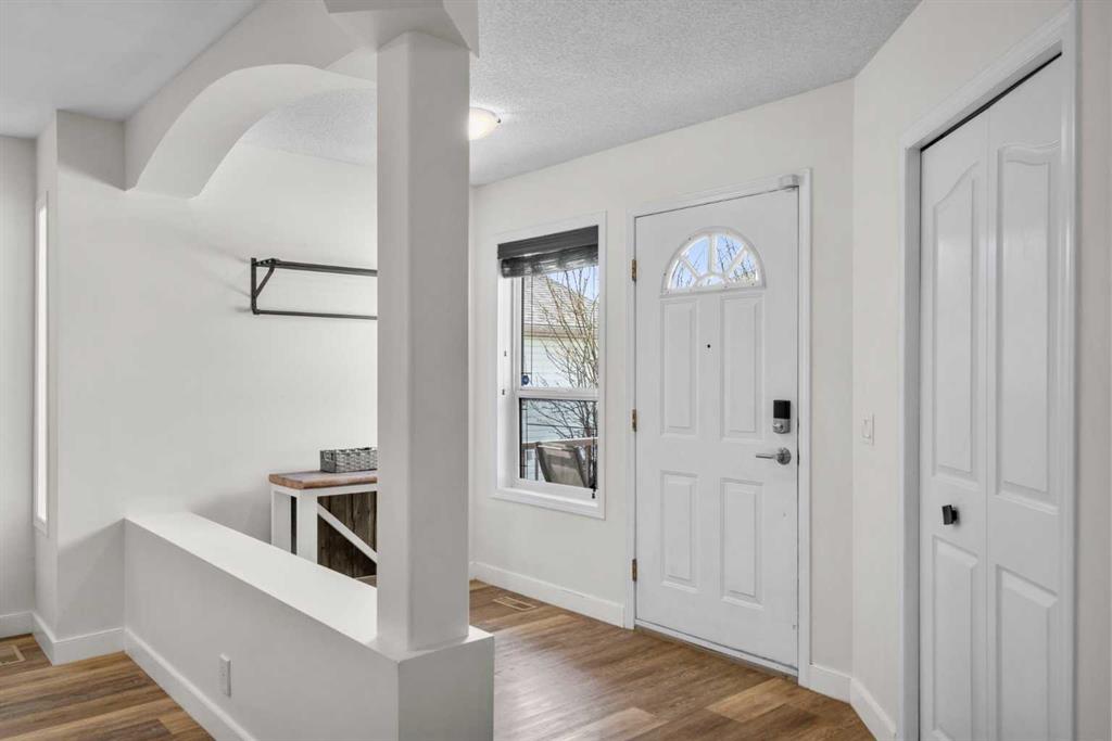 Additional image 2 of 176 Douglas Ridge Green SE, Calgary, AB, T2Z 2T4