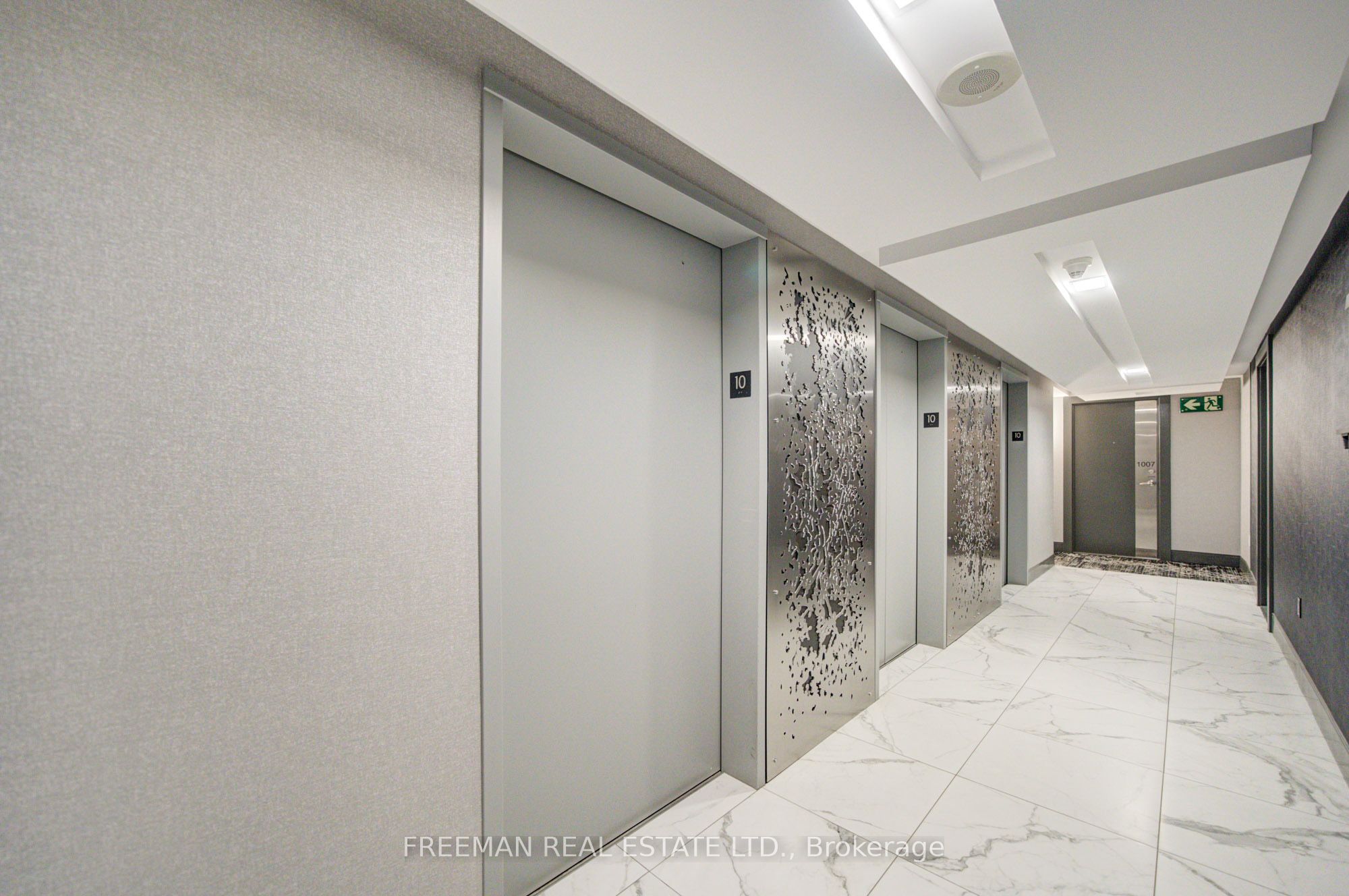 Additional image 4 of 1007-25 Capreol Court, Toronto, ON, M5V 3Z7