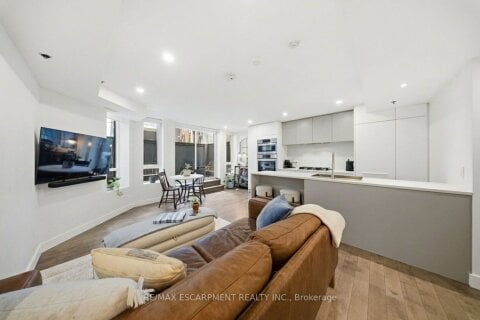Additional image 7 of TH1-127 Queen Street E, Toronto, ON, M5C 1S3