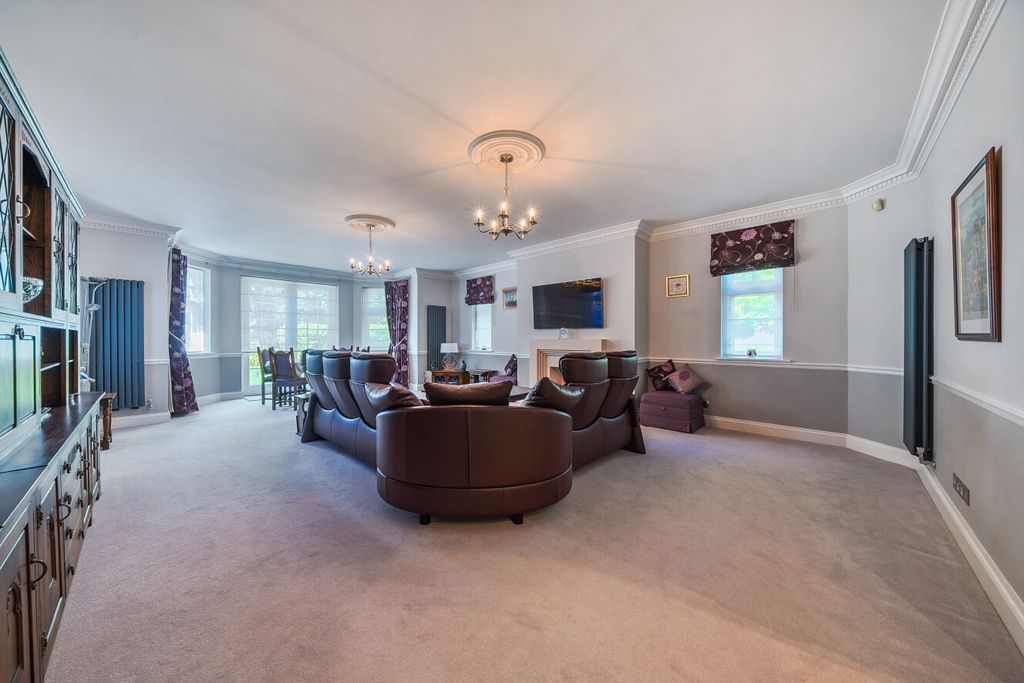Additional image 4 of 2 bed flat for saleKemnal Road, Chislehurst BR7