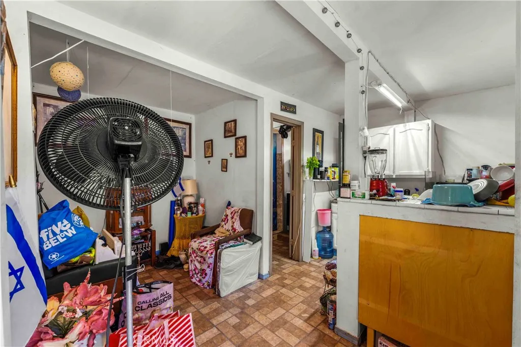 Additional image 88 of 1508 E Queensdale St, Compton, CA 90221