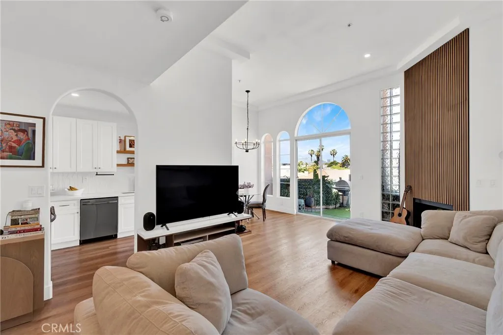 Additional image 4 of 4830 Elmwood Avenue Unit 302, Los Angeles, CA 90004