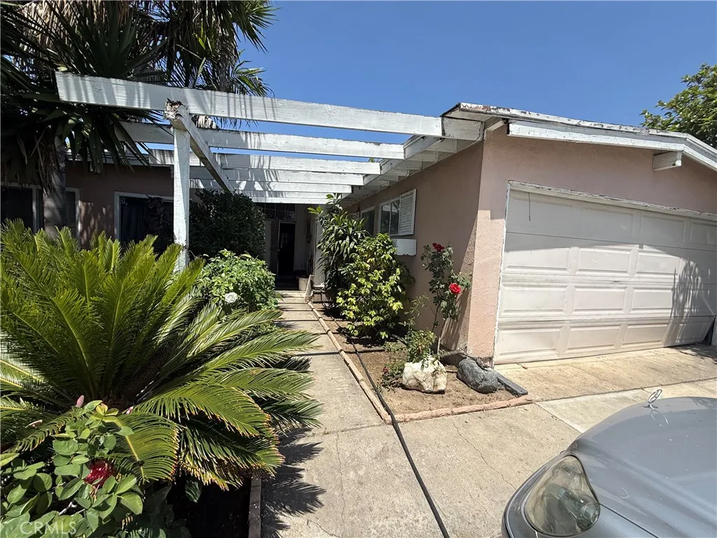 1737 W Richland Ave, Santa Ana, CA 92703