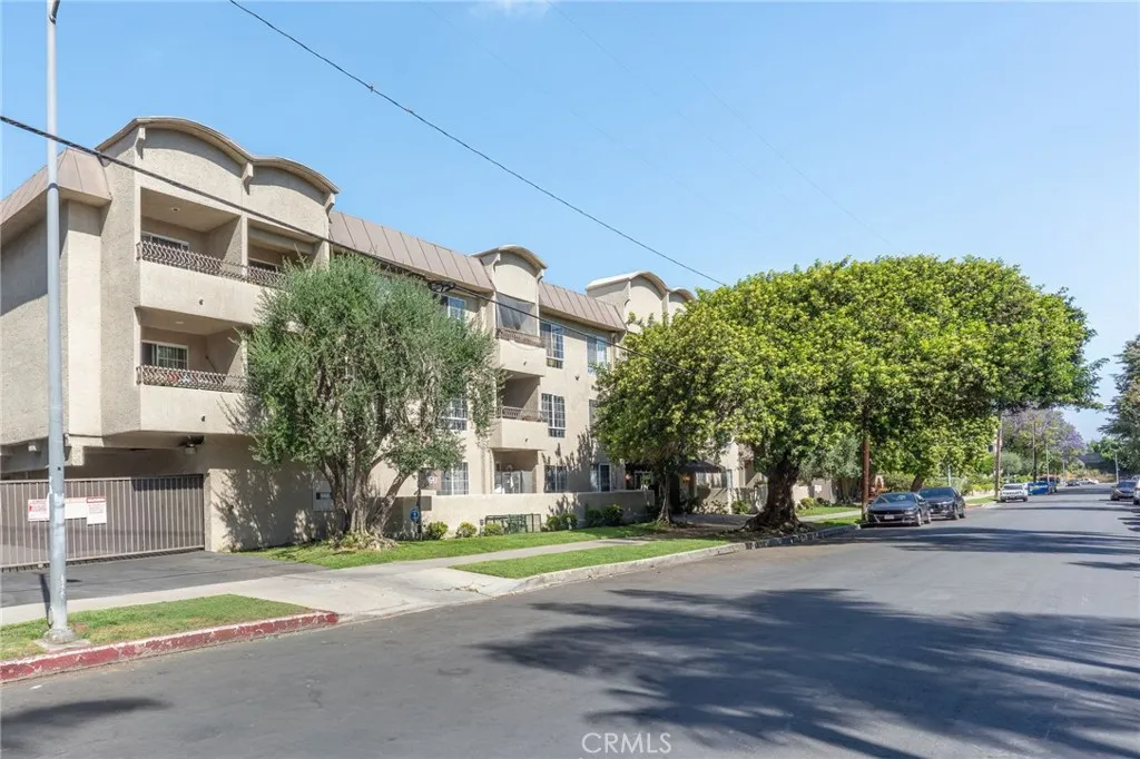 4647 Willis Ave, Sherman Oaks, CA 91403 photo 3