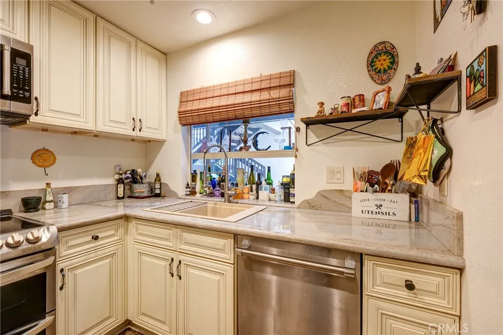 60 Corniche Dr Unit B, Dana Point, CA 92629 photo 2