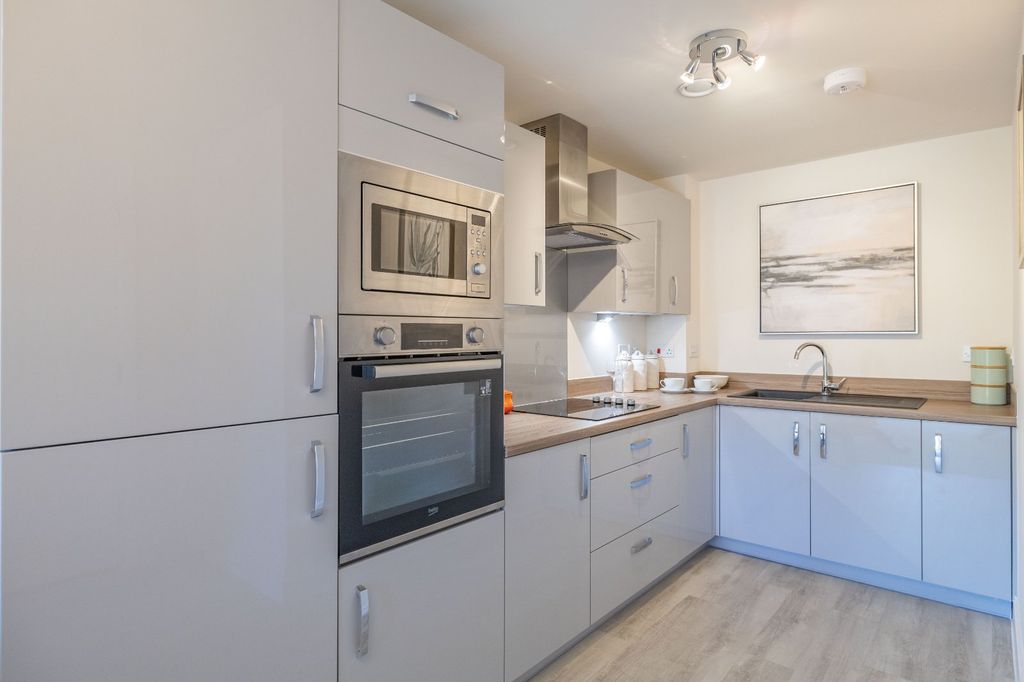 Additional image 4 of 1 bed flat for saleNew Dover Road, Canterbury, Kent CT1