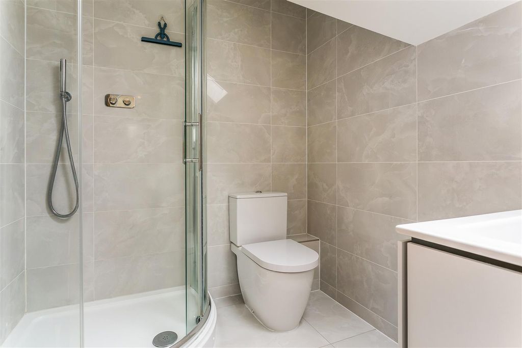 Additional image 10 of 3 bed detached house for saleCherry Garden Lane, Maidenhead SL6