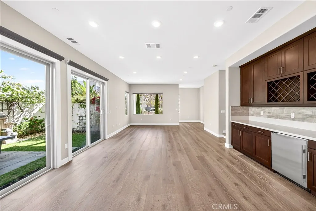 195 Stellar, Irvine, CA 92618 photo 3