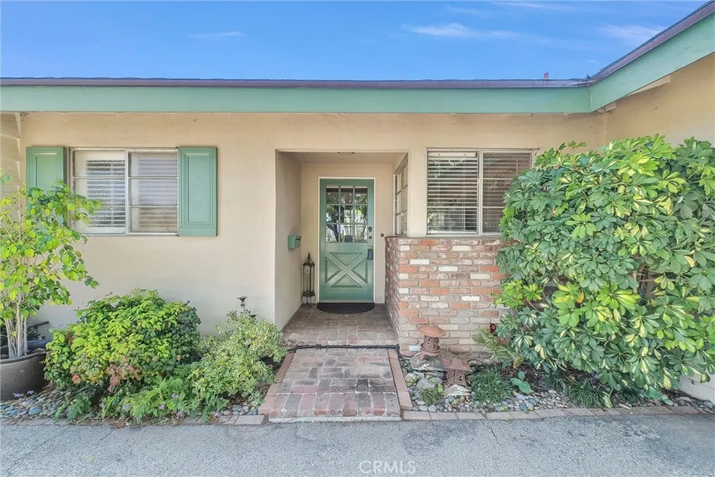256 E Monterey Rd, Corona, CA 92879 photo 4