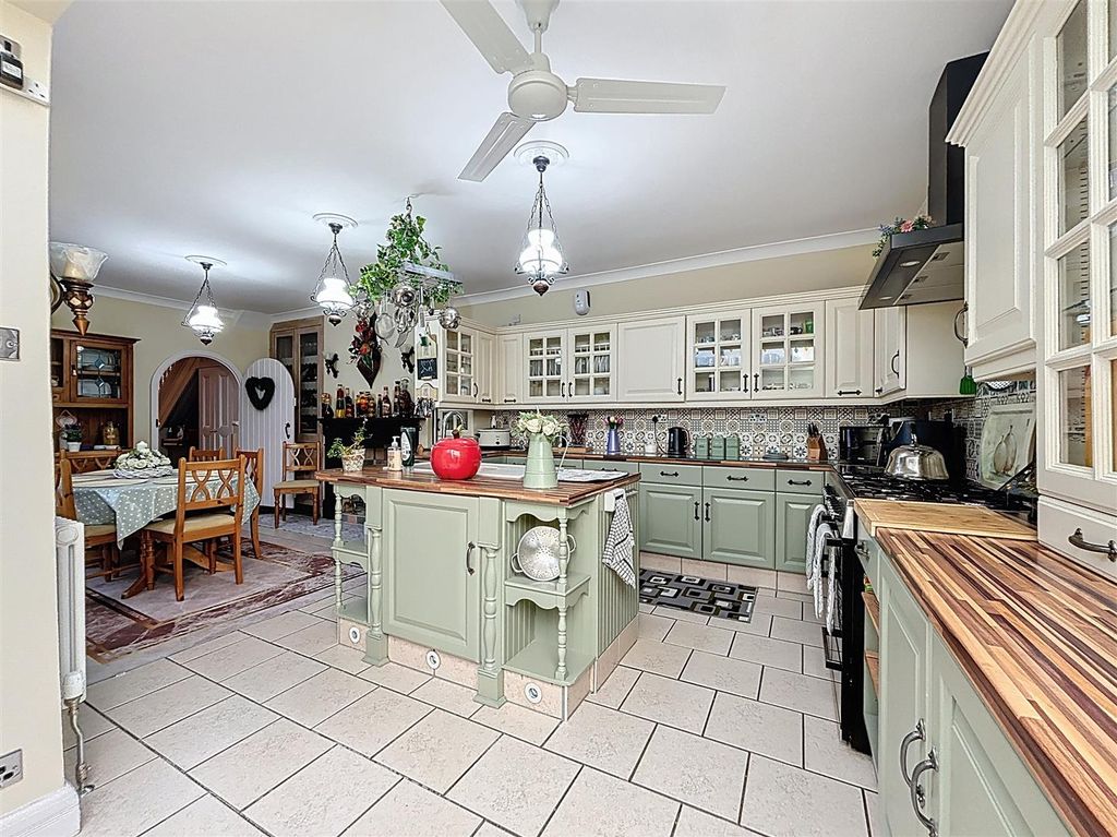 Additional image 12 of 6 bed terraced house for saleEastgate, Hornsea HU18