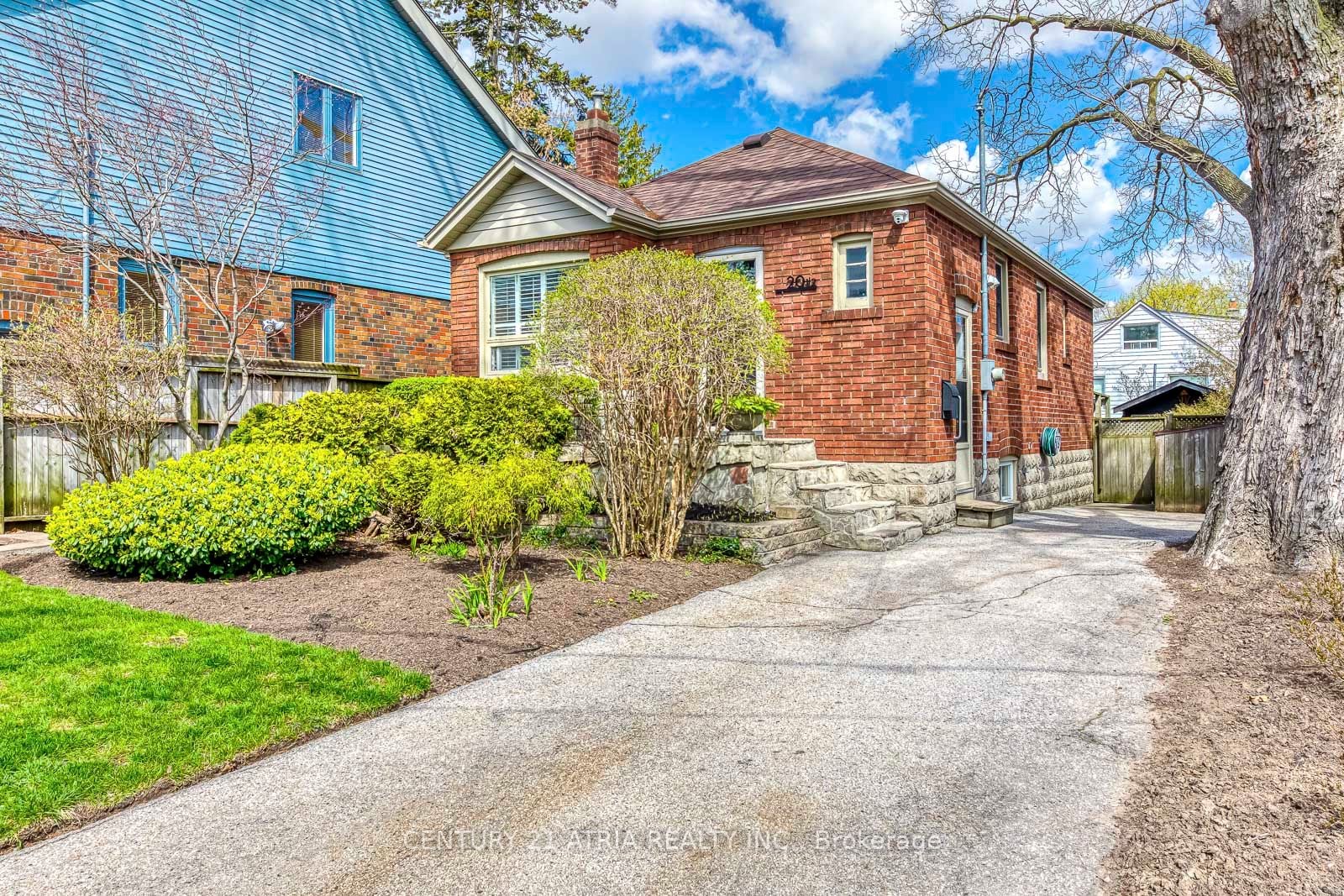 20 1/2 East Road, Toronto, ON, M1N 2A1