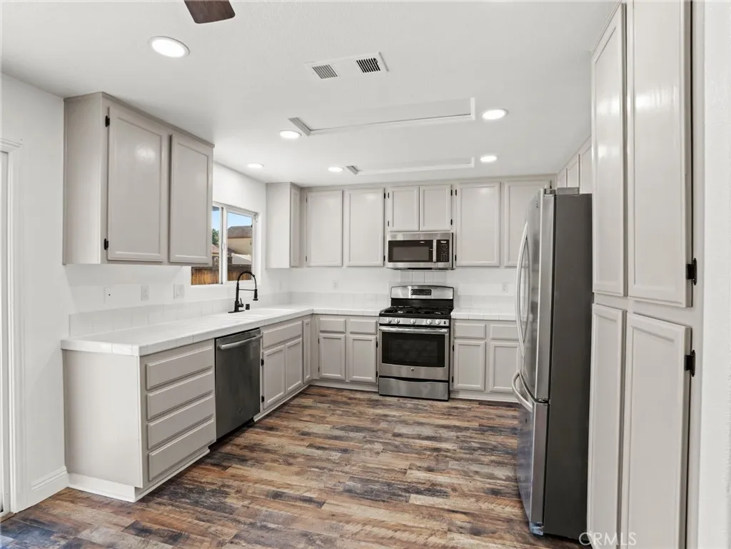 Additional image 9 of 11373 Essex Court, Adelanto, CA 92301