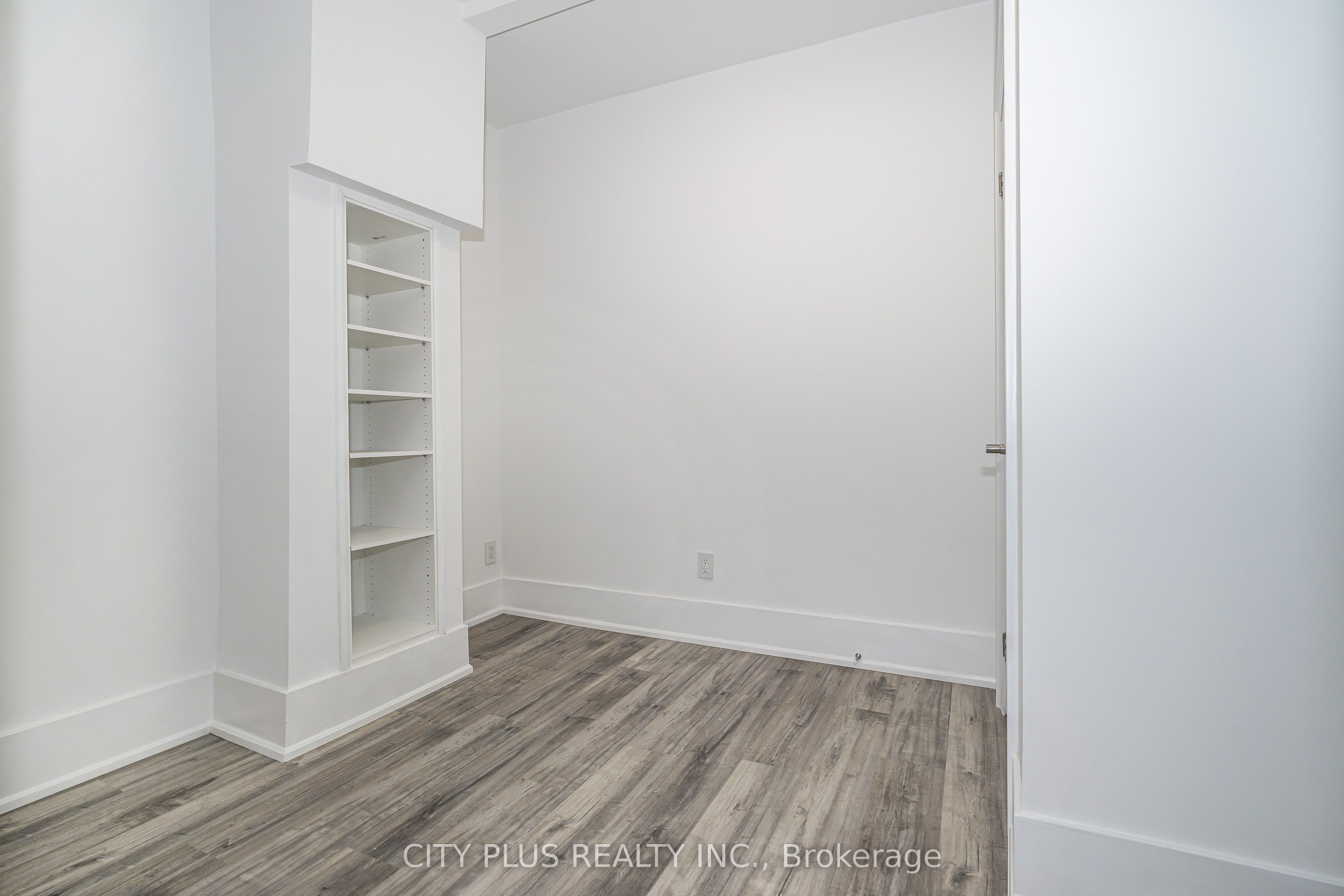 Additional image 5 of 2nd Floor-106 Harbord Street, Toronto, ON, M5S 1G6