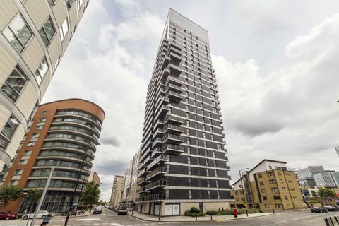 Province Square, Canary Wharf E14