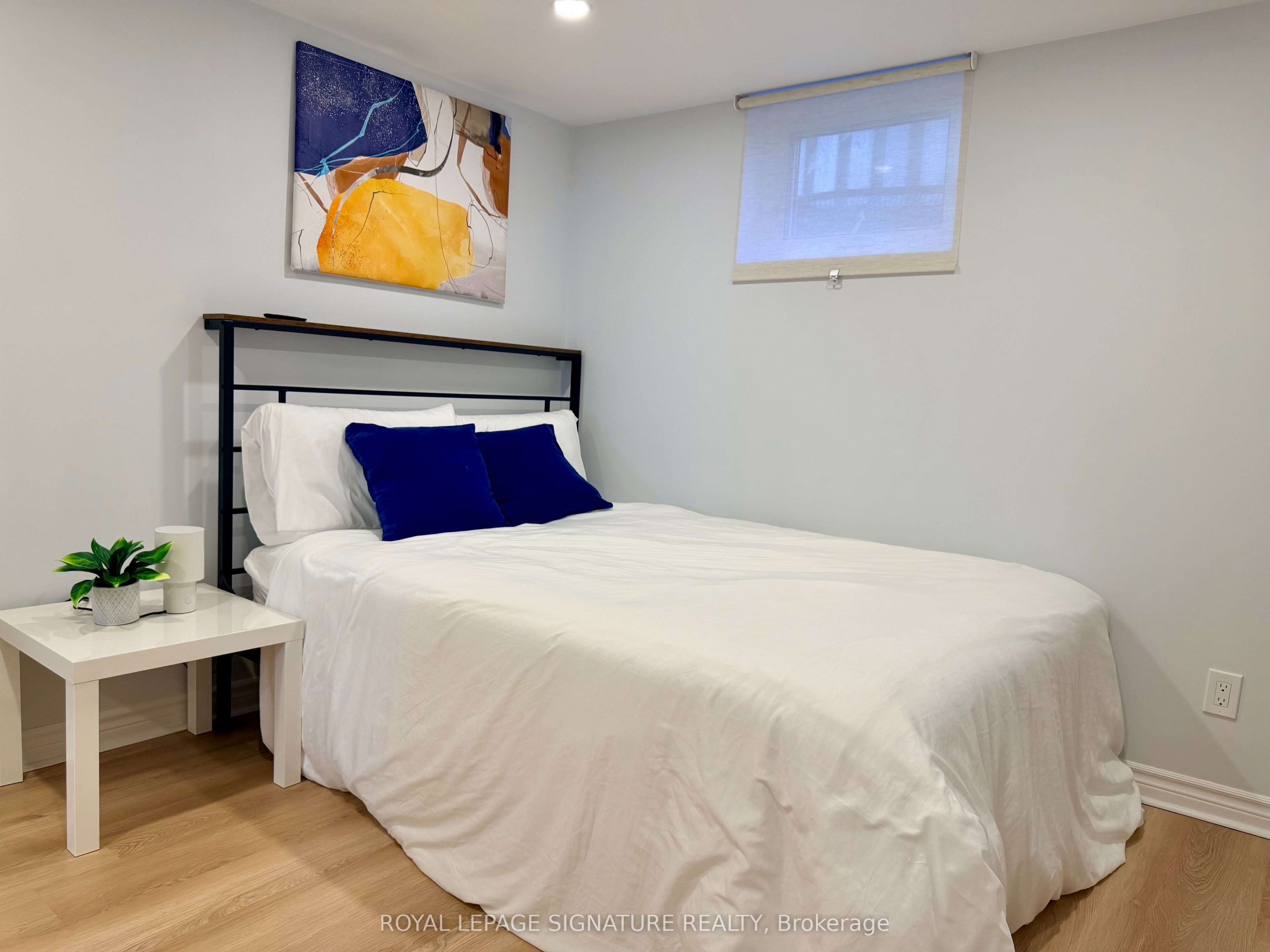 Room 1-450 Abington Avenue, Mississauga, ON, L5A 1L7