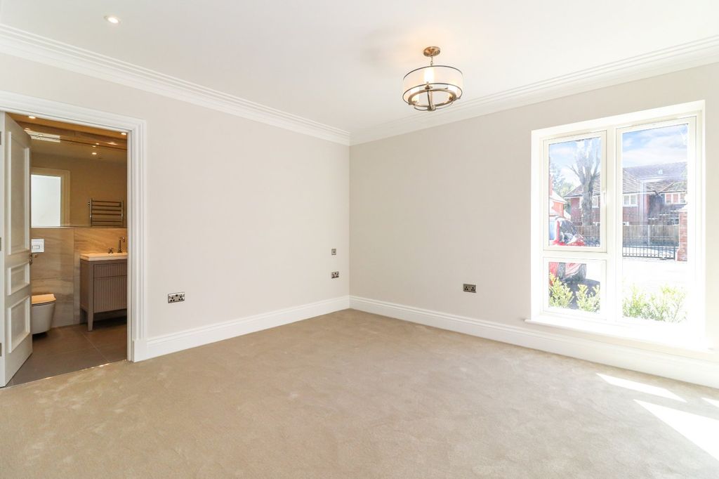 Additional image 15 of 3 bed flat for saleGregories Road, Beaconsfield HP9