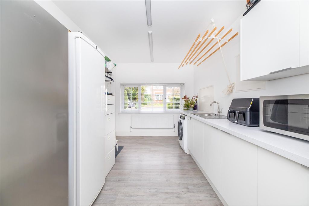 Additional image 7 of 4 bed detached house for saleWoodland Park, Oulton, Leeds LS26