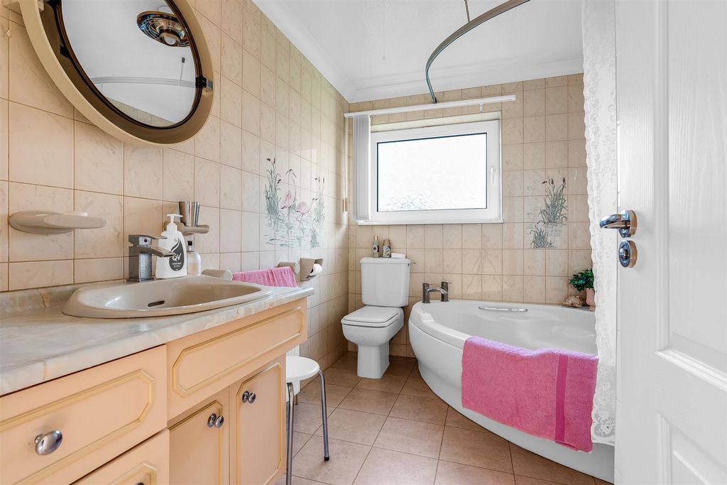 Additional image 20 of 2 bed bungalow for saleWentworth Road, Hertford SG13