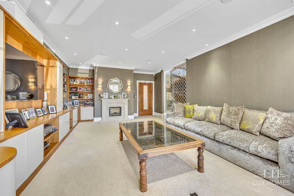 Additional image 12 of 7 bed detached house for saleParkstone Avenue, Emerson Park RM11