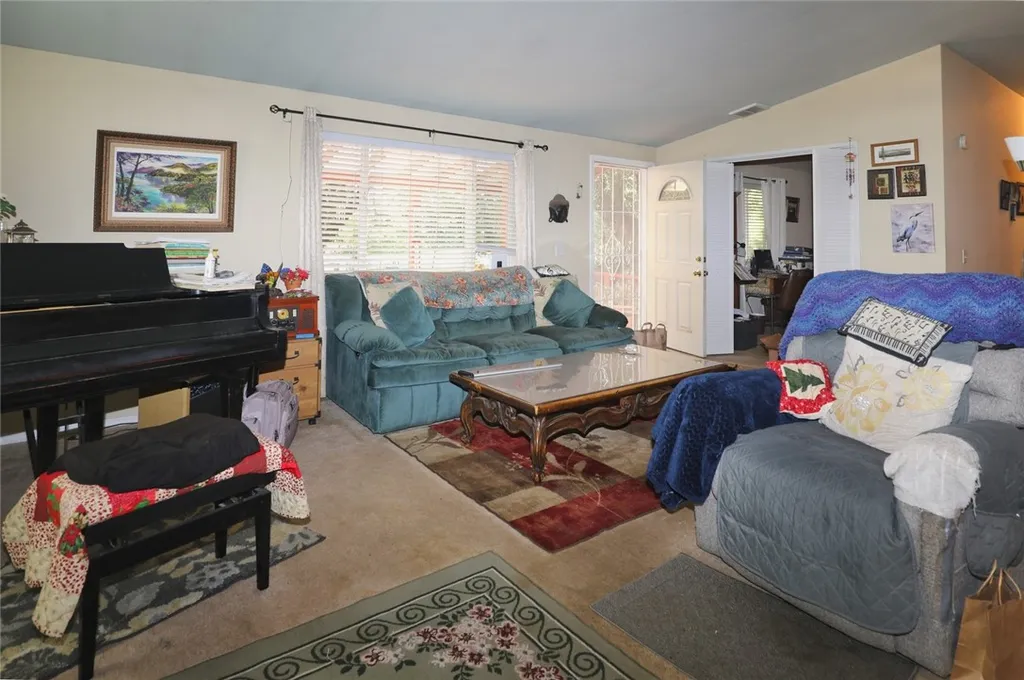 7072 Sonja Lu Ln, Lucerne, CA 95458