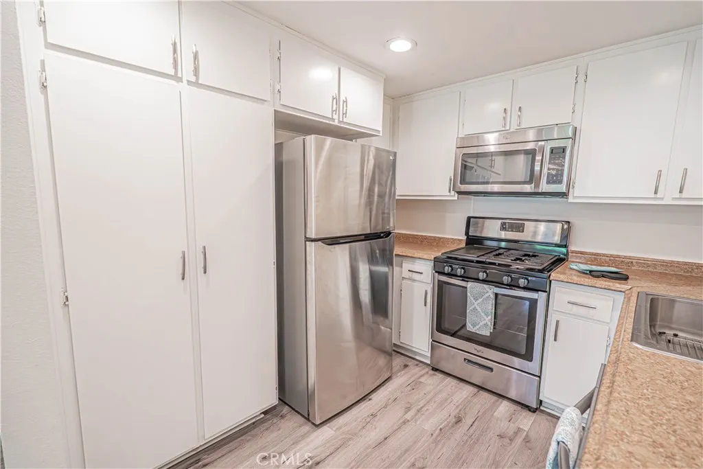 Additional image 4 of 1342 E Hillcrest Dr Unit 17, Thousand Oaks, CA 91362