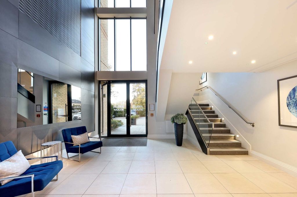 Additional image 5 of 2 bed flat for saleGlen Island, Taplow, Maidenhead, Buckinghamshire SL6